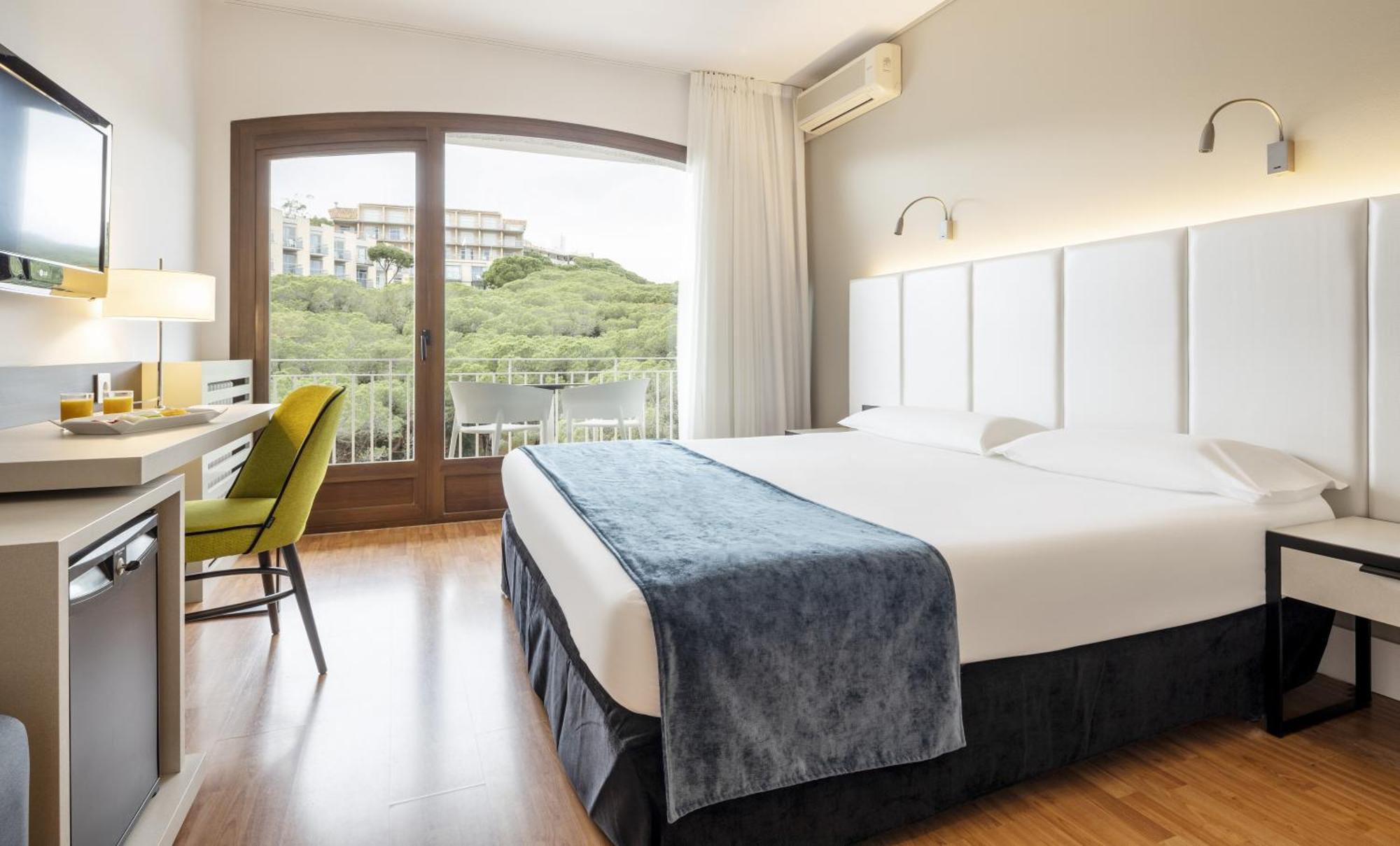 Ilunion Caleta Park Hotel Sant Feliu de Guixols Room photo