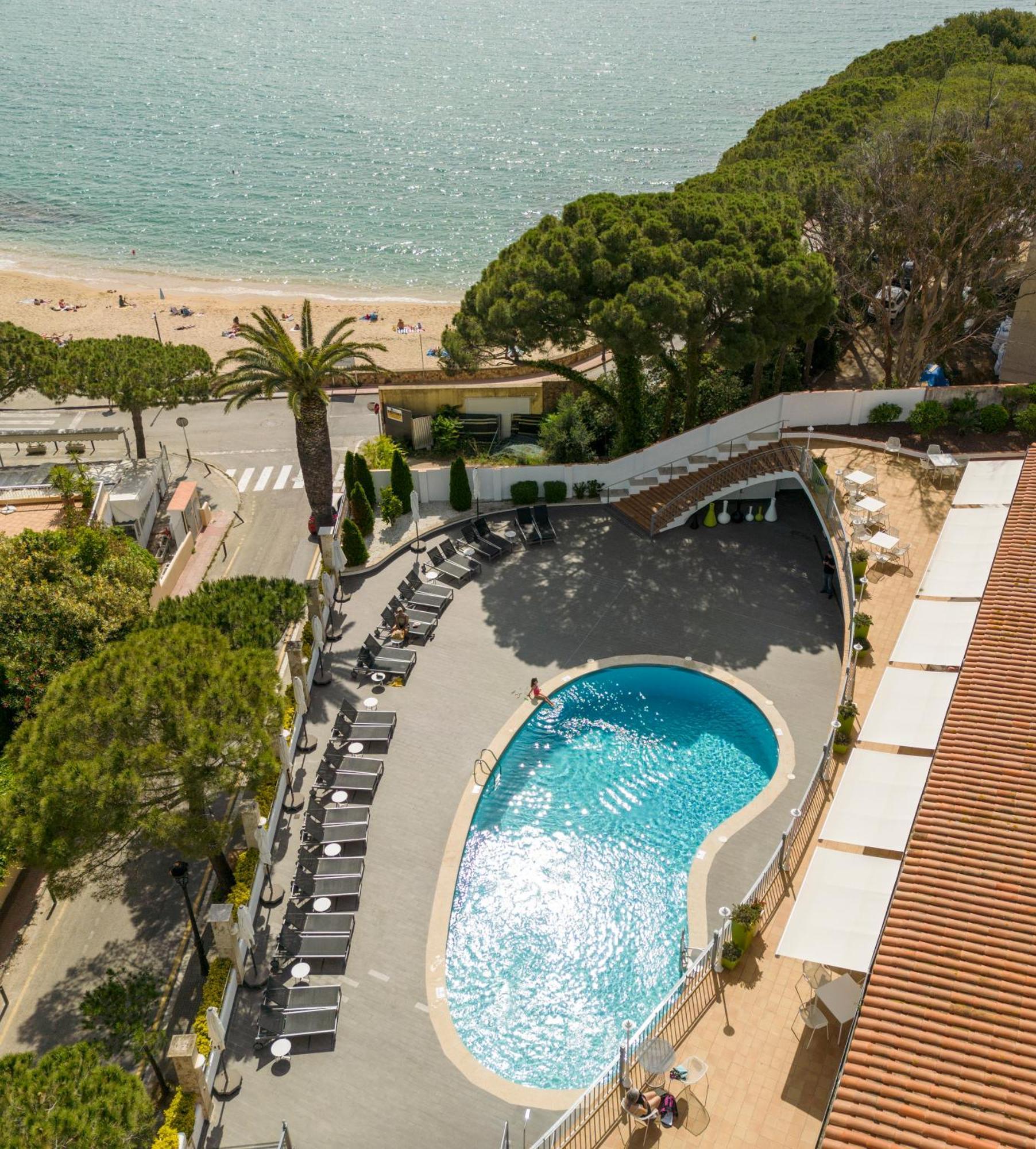 Ilunion Caleta Park Hotel Sant Feliu de Guixols Exterior photo